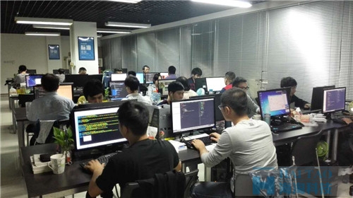 海淘科技員工周末加班，只為完成客戶一個(gè)承諾