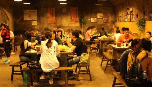 菜鳥也能學(xué)會的“營銷套路”，這家重慶火鍋的土辦法賊有效